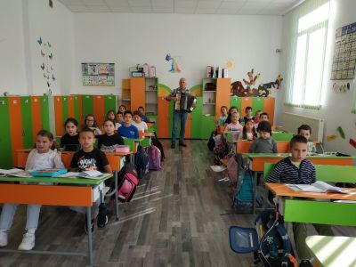 В час по музика 1