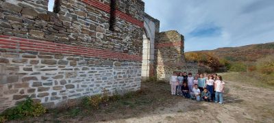 Проектни дейности  II клас „Исторически, природни и архитектурни забележителности близо до родния край“ - НУ Св. Св. Кирил и Методий - Троян